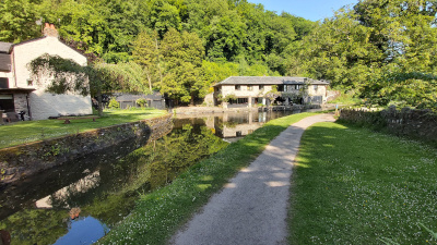 Llanfoist wharf looking pretty